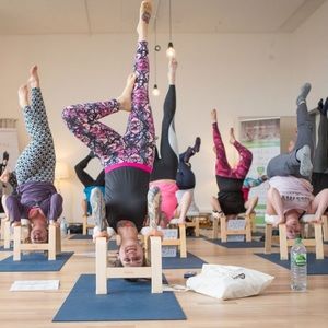 FeetUp Trainer for Yoga Inversions